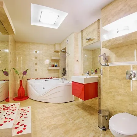 帝国酒店 3* Pionki